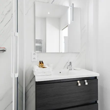 Апартаменты Superb Flat With Sea View In The Former Grand - Welkeys *